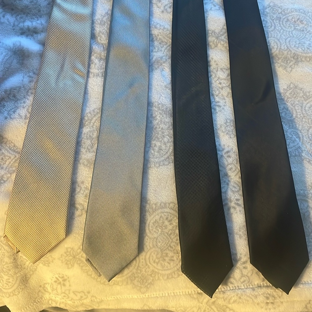 All 4 TIES WITH DIFFERENT BRANDS: Calvin Klein, Michael Kors, etc…